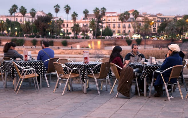 Calle Betis Triana Sevilla terraza rio